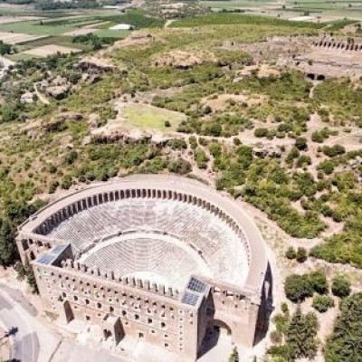 "Aspendos: Antik Dünyanın Mirası ve Modern Turizmin Cazibe Merkezi"