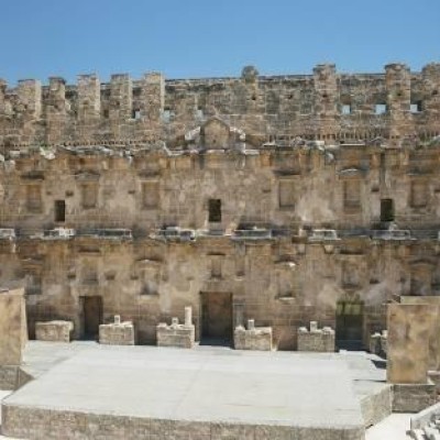"Aspendos: Antik Dünyanın Mirası ve Modern Turizmin Cazibe Merkezi"